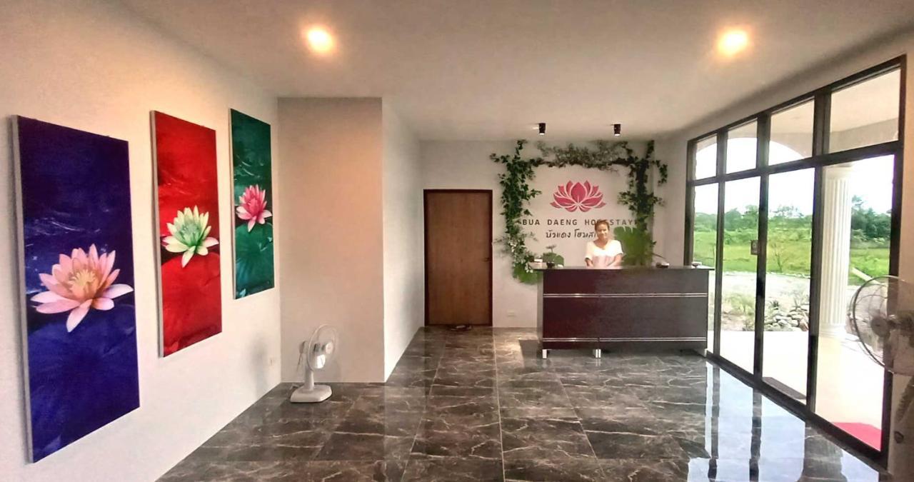 Kumphawapi Bua Daeng Homestay Resort מראה חיצוני תמונה