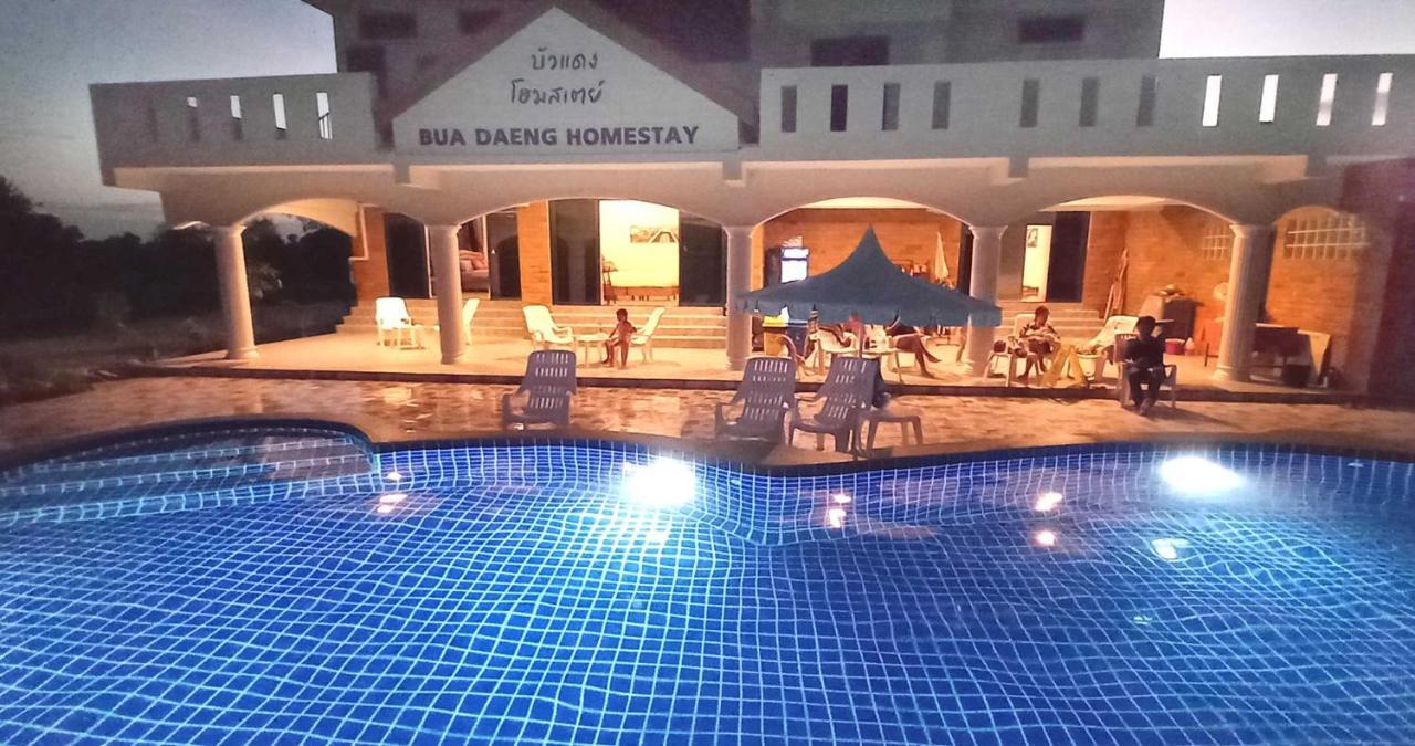Kumphawapi Bua Daeng Homestay Resort מראה חיצוני תמונה