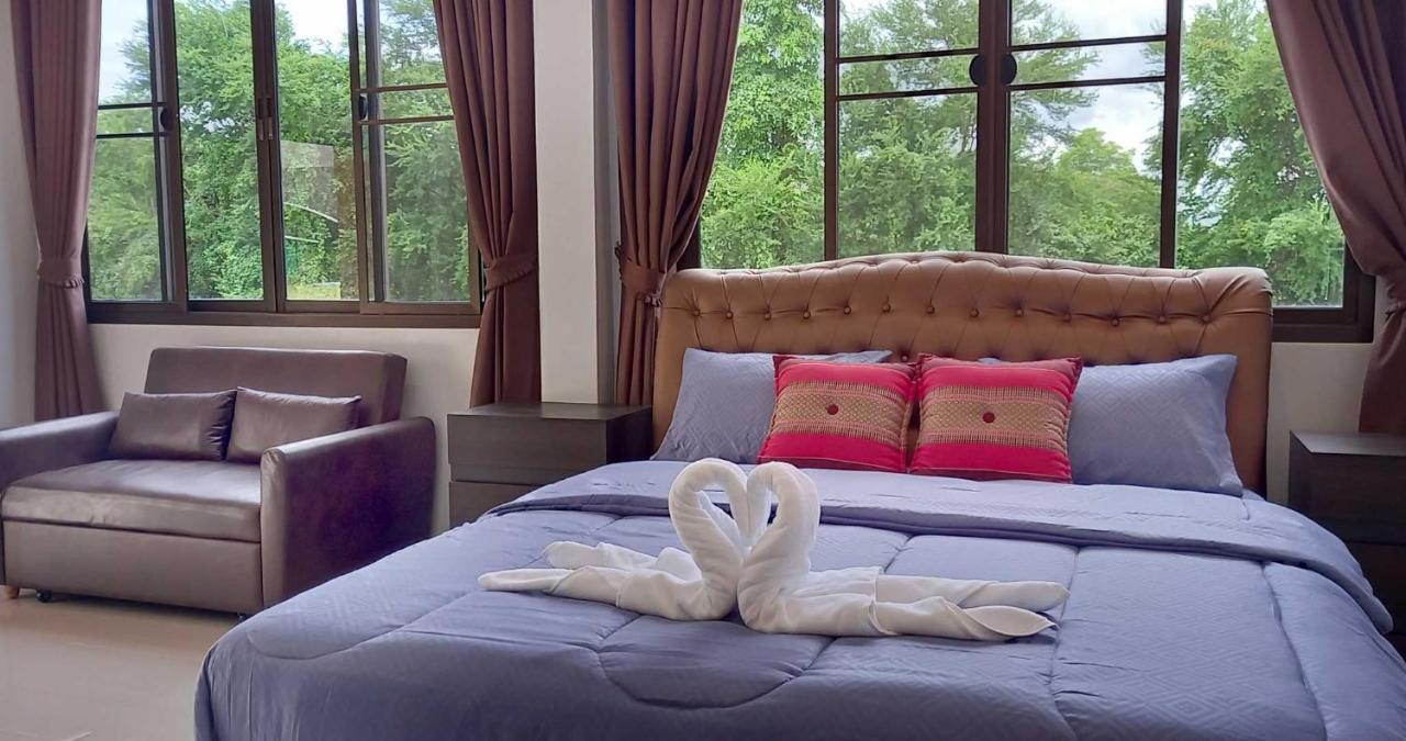 Kumphawapi Bua Daeng Homestay Resort מראה חיצוני תמונה
