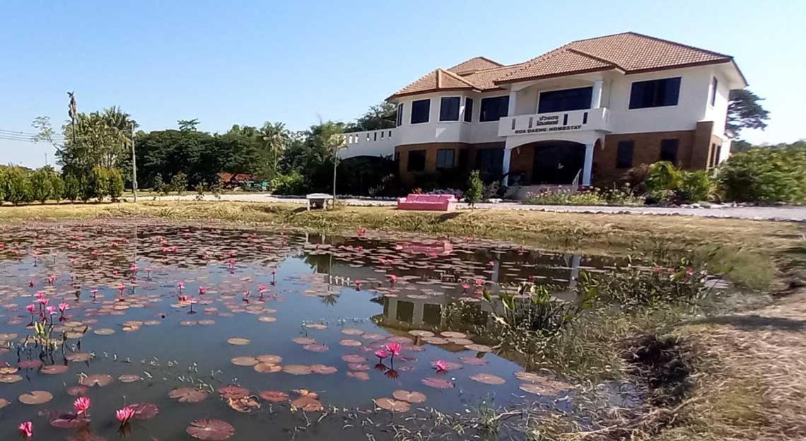 Kumphawapi Bua Daeng Homestay Resort מראה חיצוני תמונה