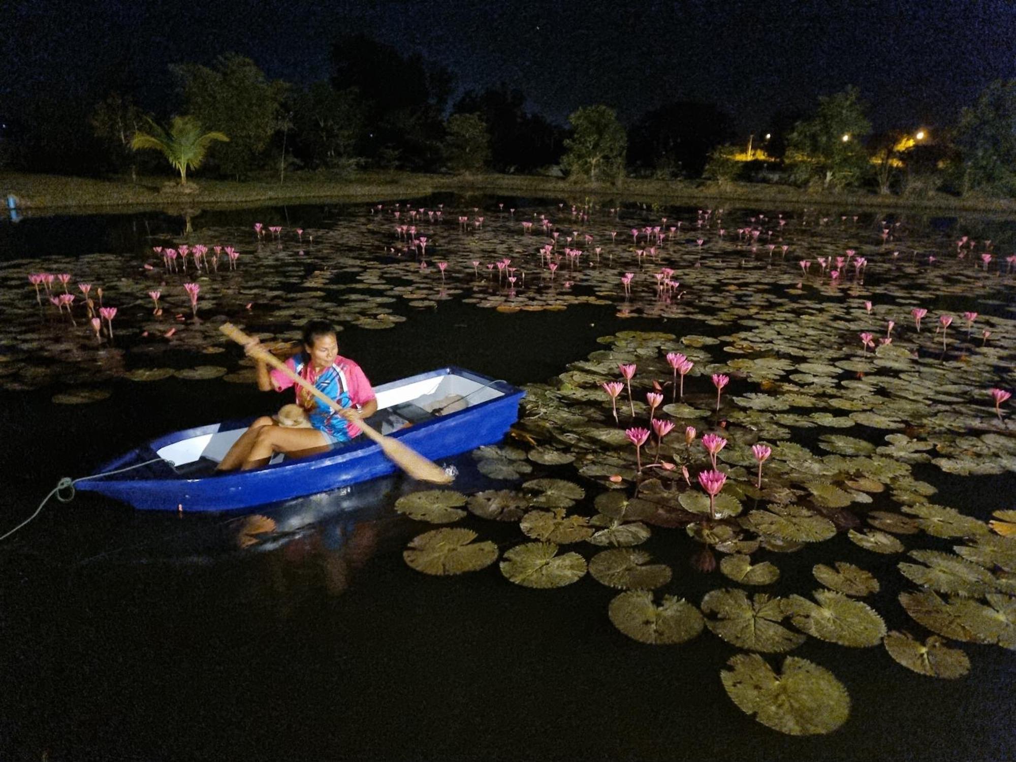 Kumphawapi Bua Daeng Homestay Resort מראה חיצוני תמונה