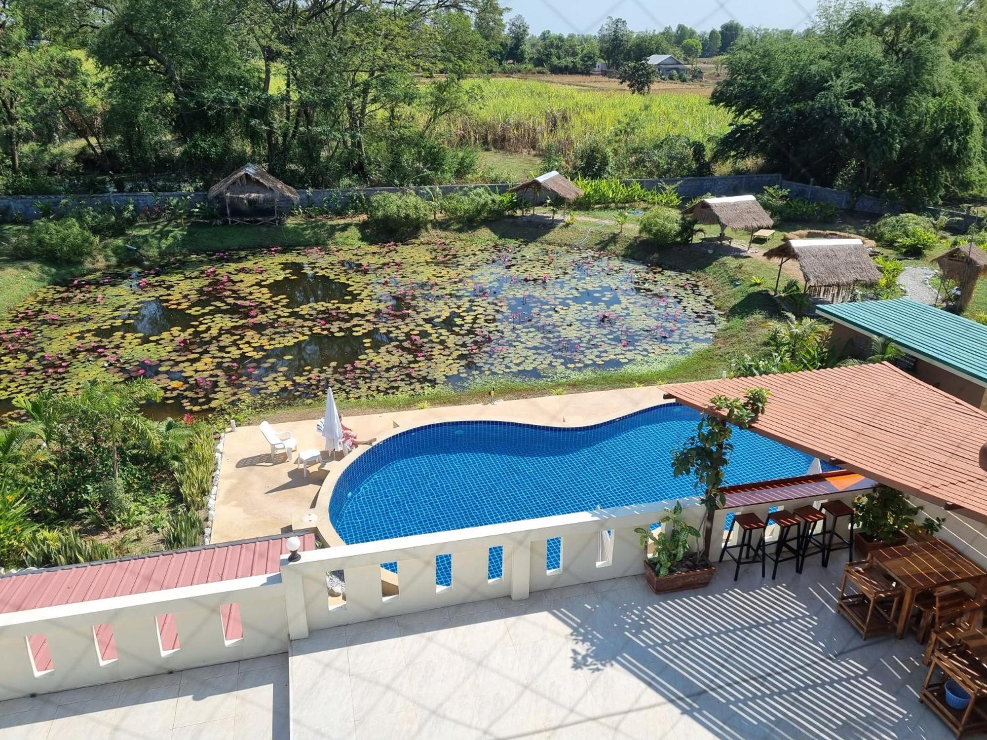 Kumphawapi Bua Daeng Homestay Resort מראה חיצוני תמונה