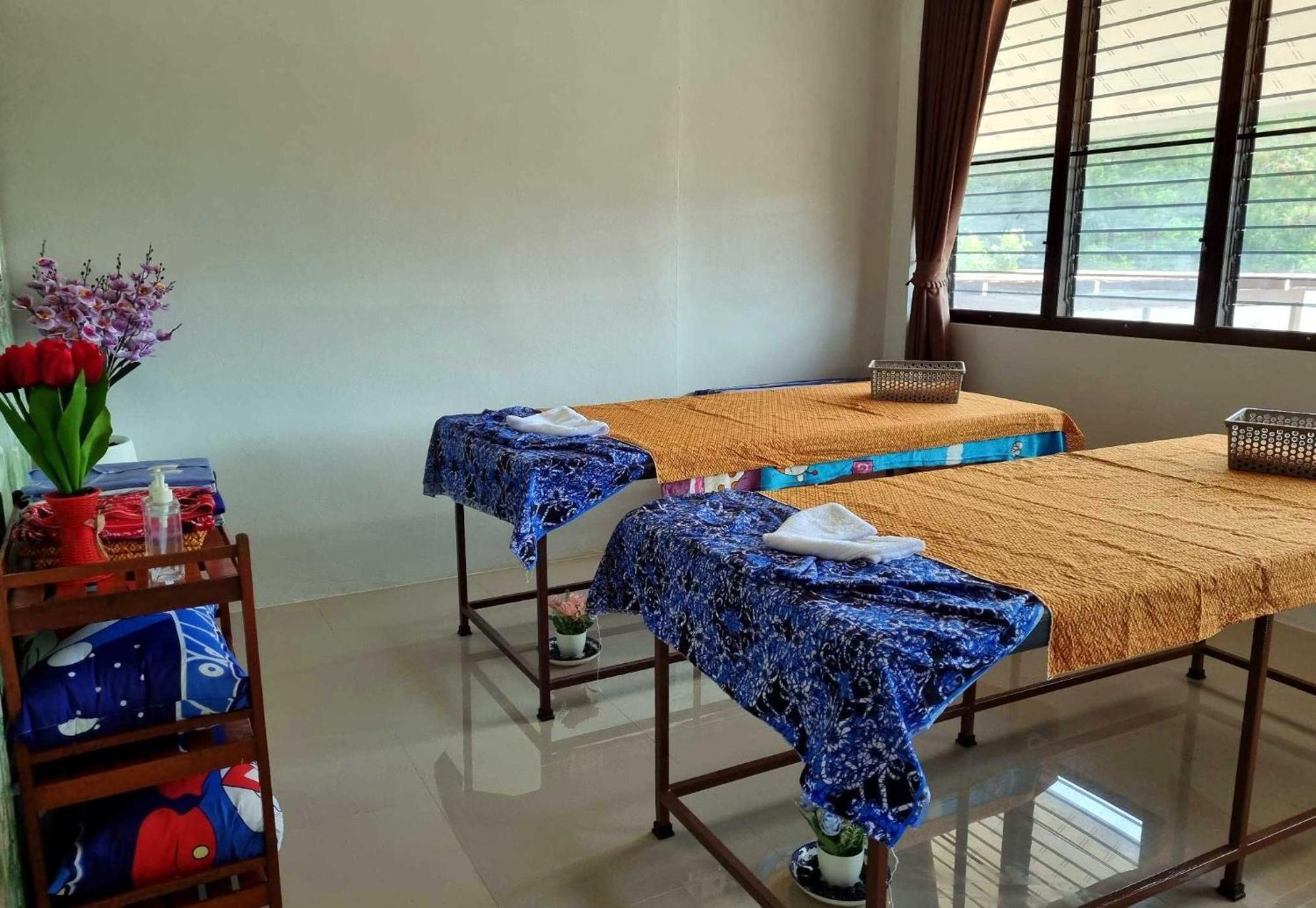 Kumphawapi Bua Daeng Homestay Resort מראה חיצוני תמונה