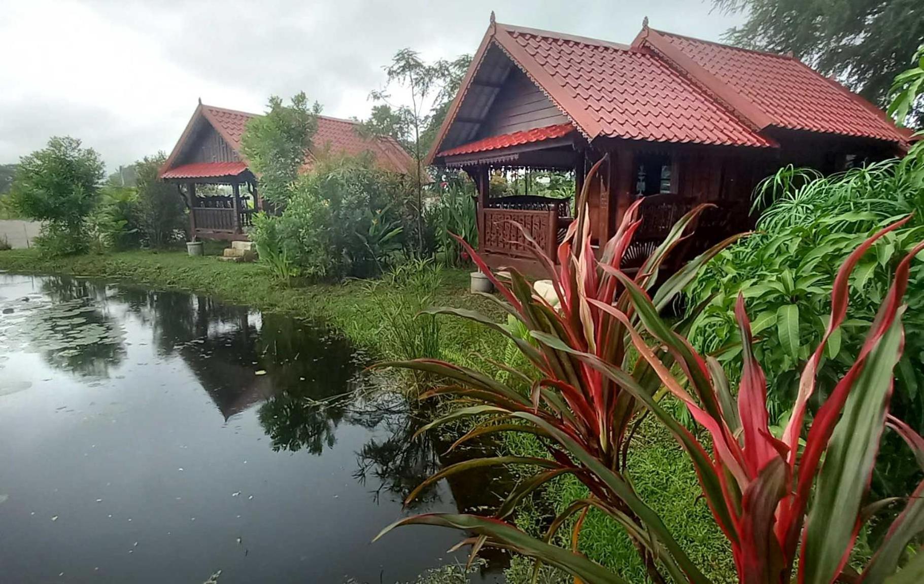 Kumphawapi Bua Daeng Homestay Resort מראה חיצוני תמונה