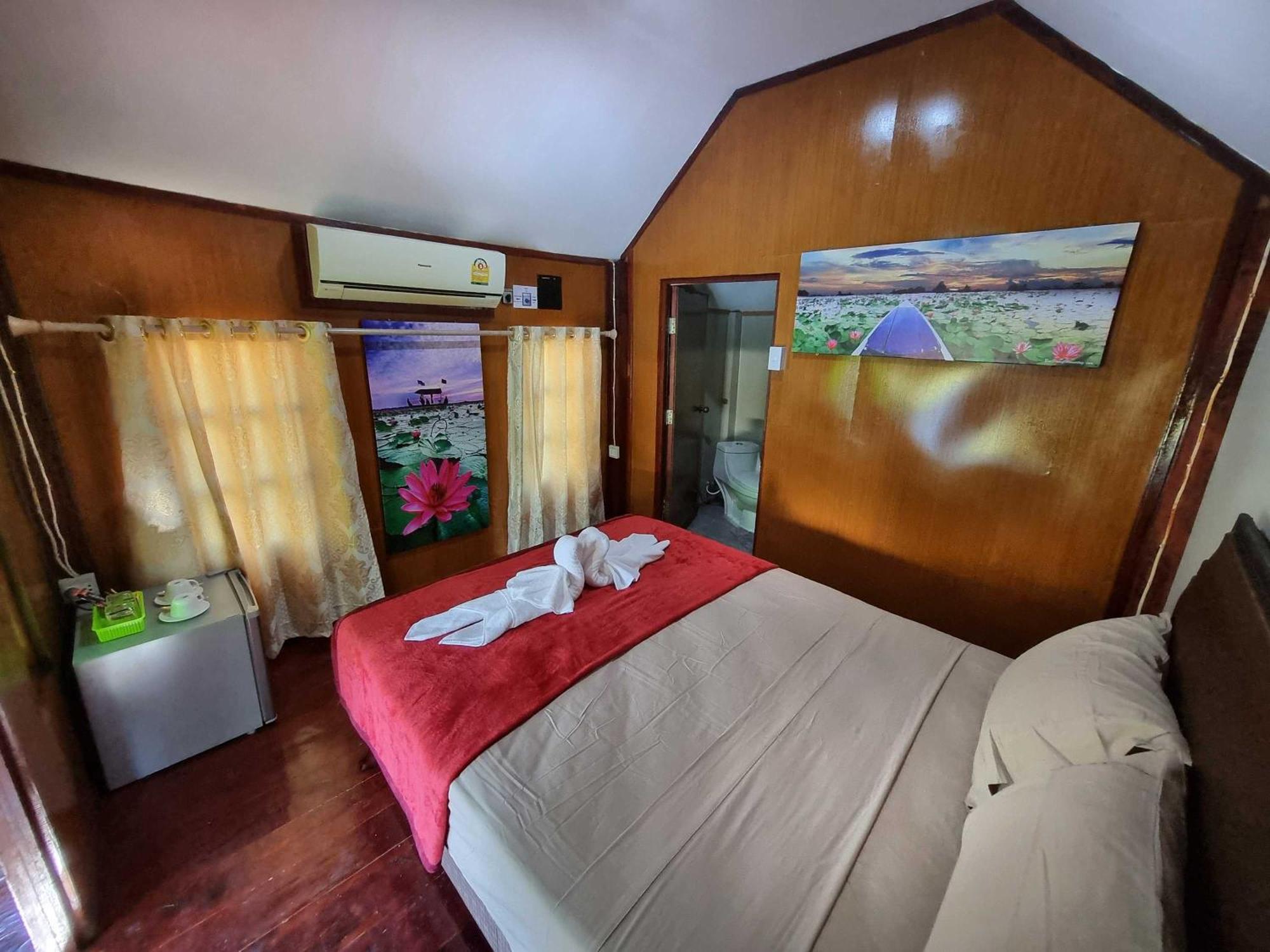 Kumphawapi Bua Daeng Homestay Resort מראה חיצוני תמונה