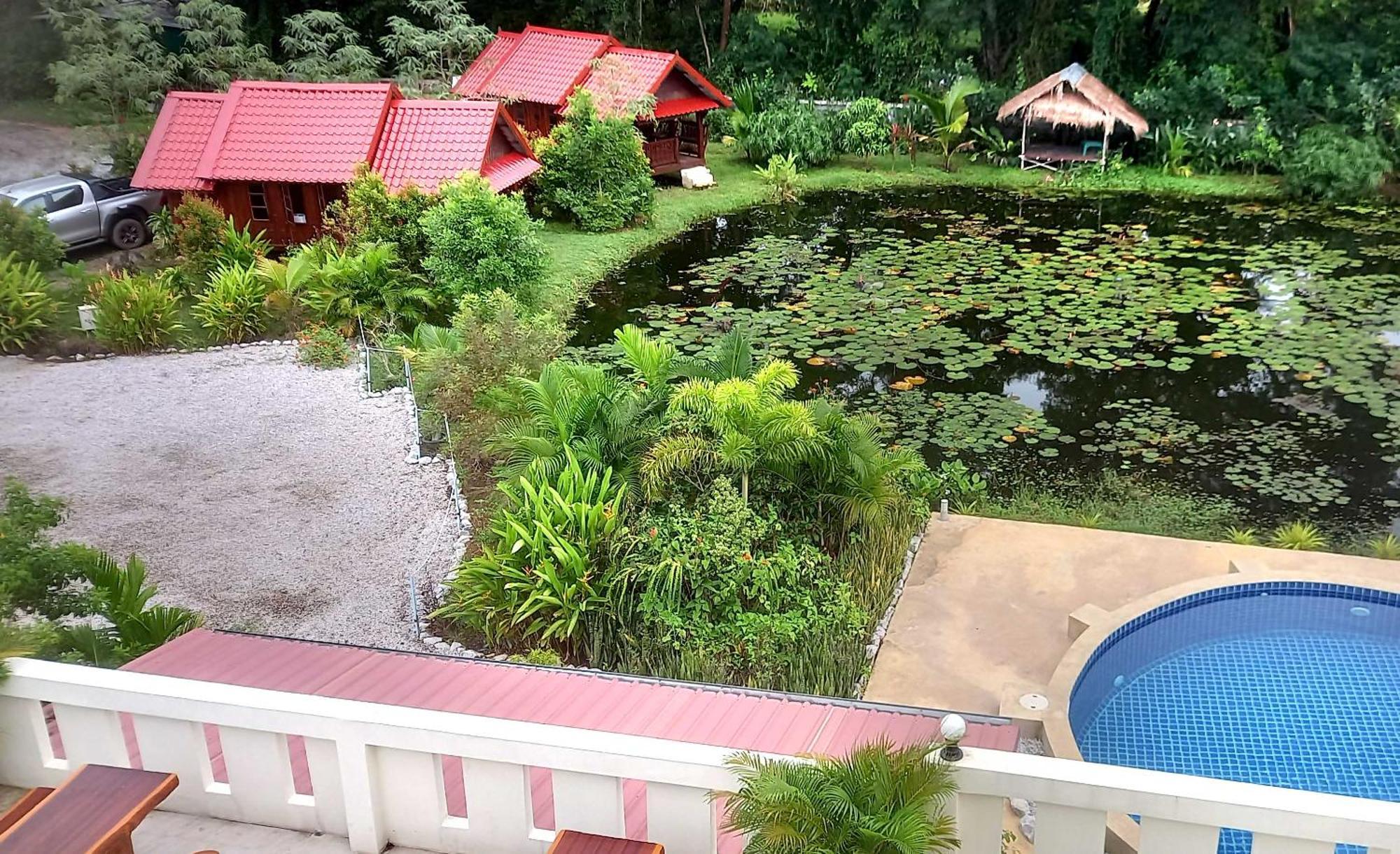 Kumphawapi Bua Daeng Homestay Resort מראה חיצוני תמונה