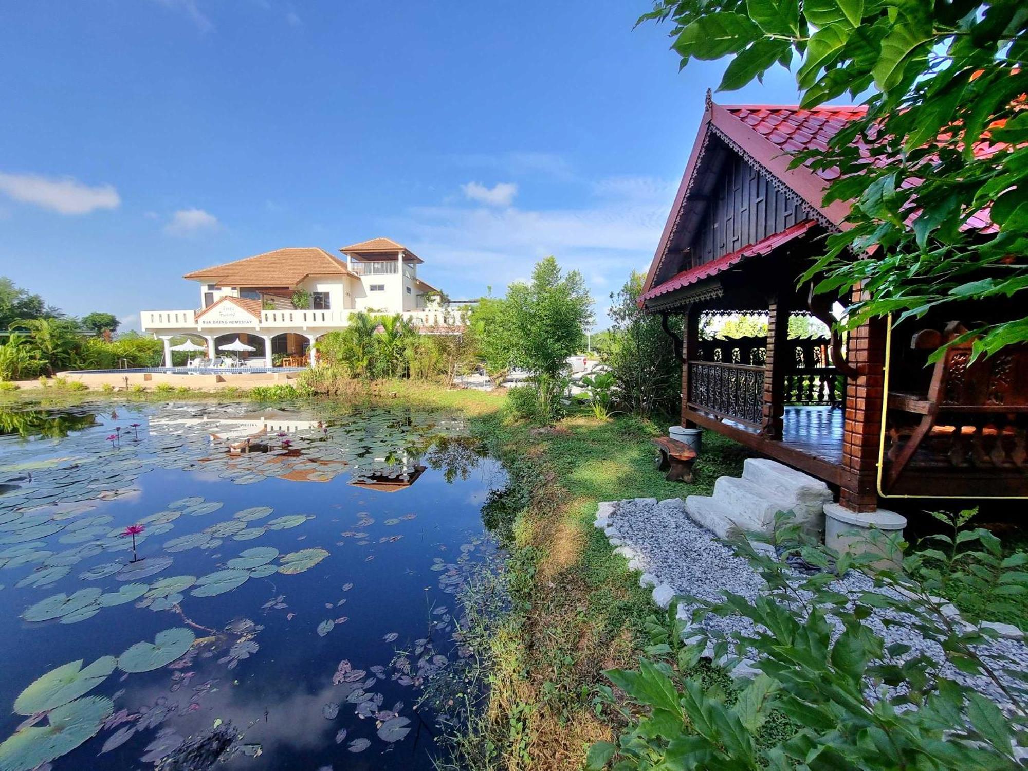 Kumphawapi Bua Daeng Homestay Resort מראה חיצוני תמונה