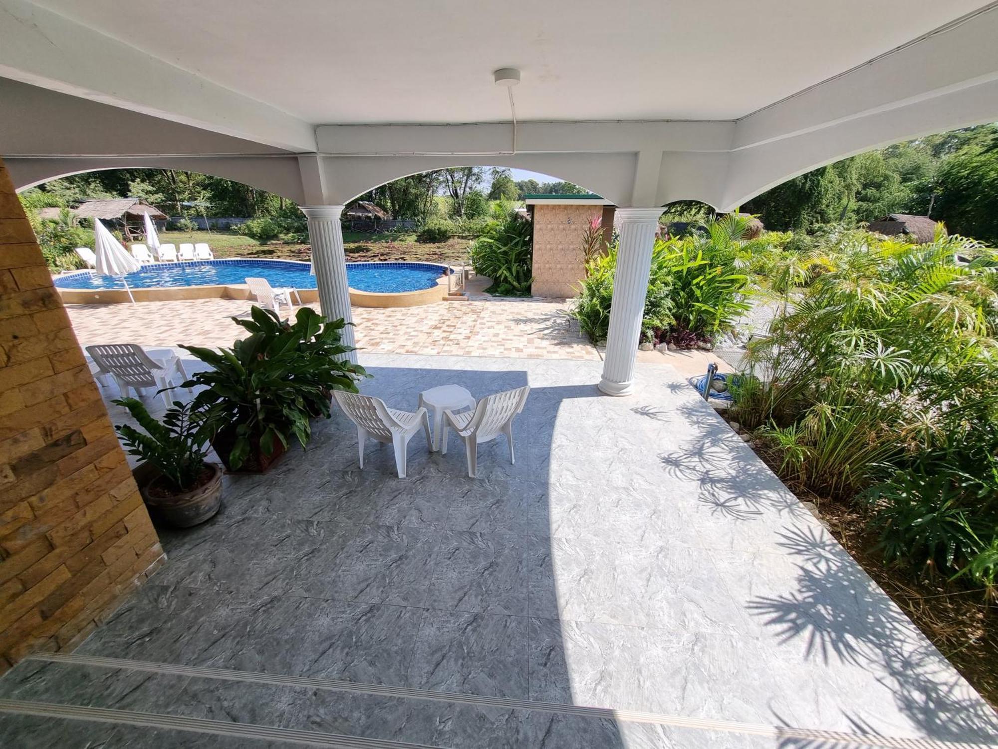 Kumphawapi Bua Daeng Homestay Resort מראה חיצוני תמונה