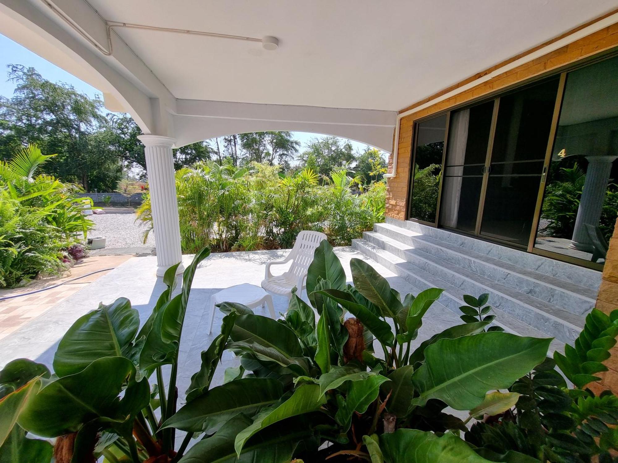 Kumphawapi Bua Daeng Homestay Resort מראה חיצוני תמונה