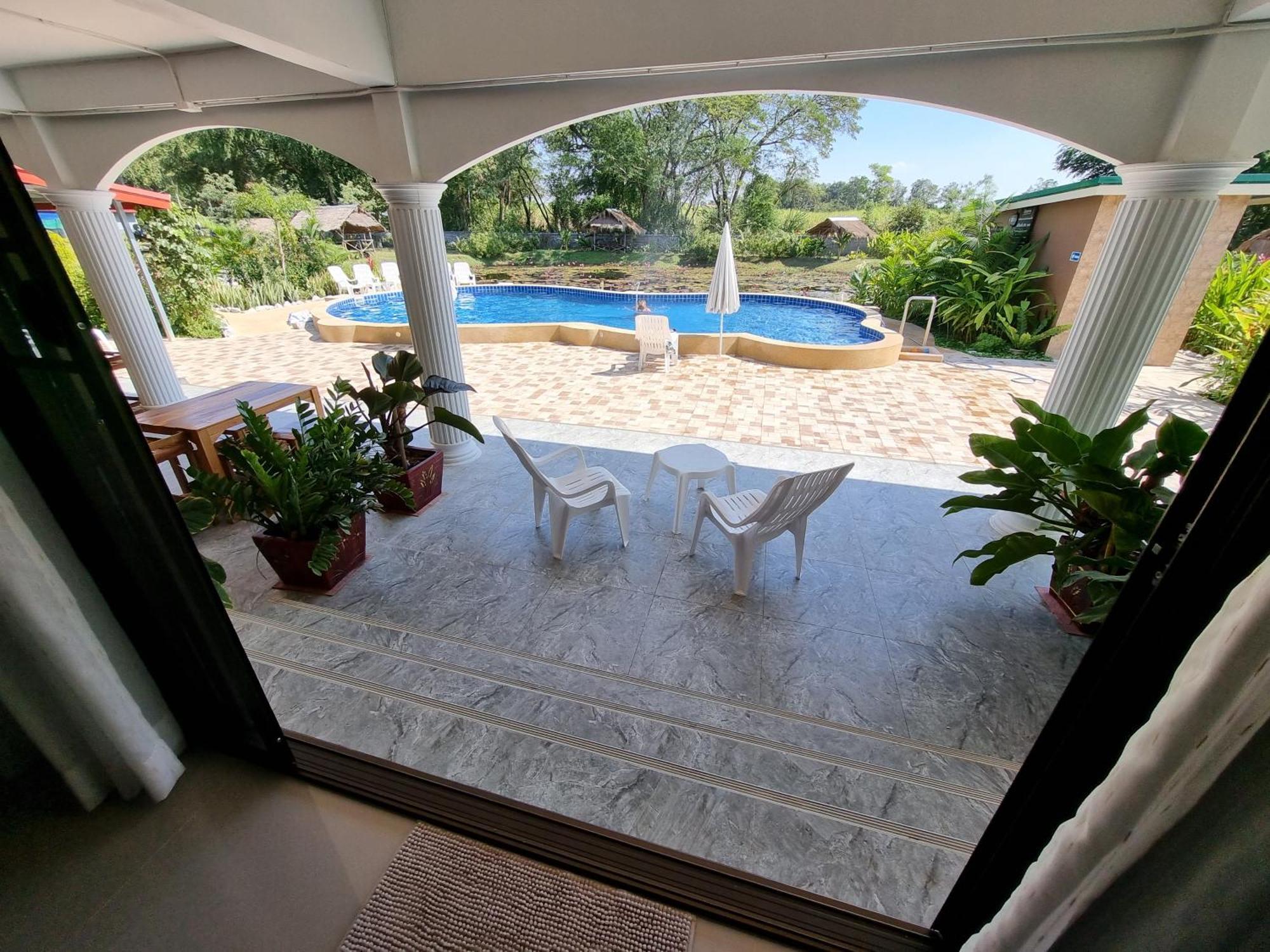 Kumphawapi Bua Daeng Homestay Resort מראה חיצוני תמונה