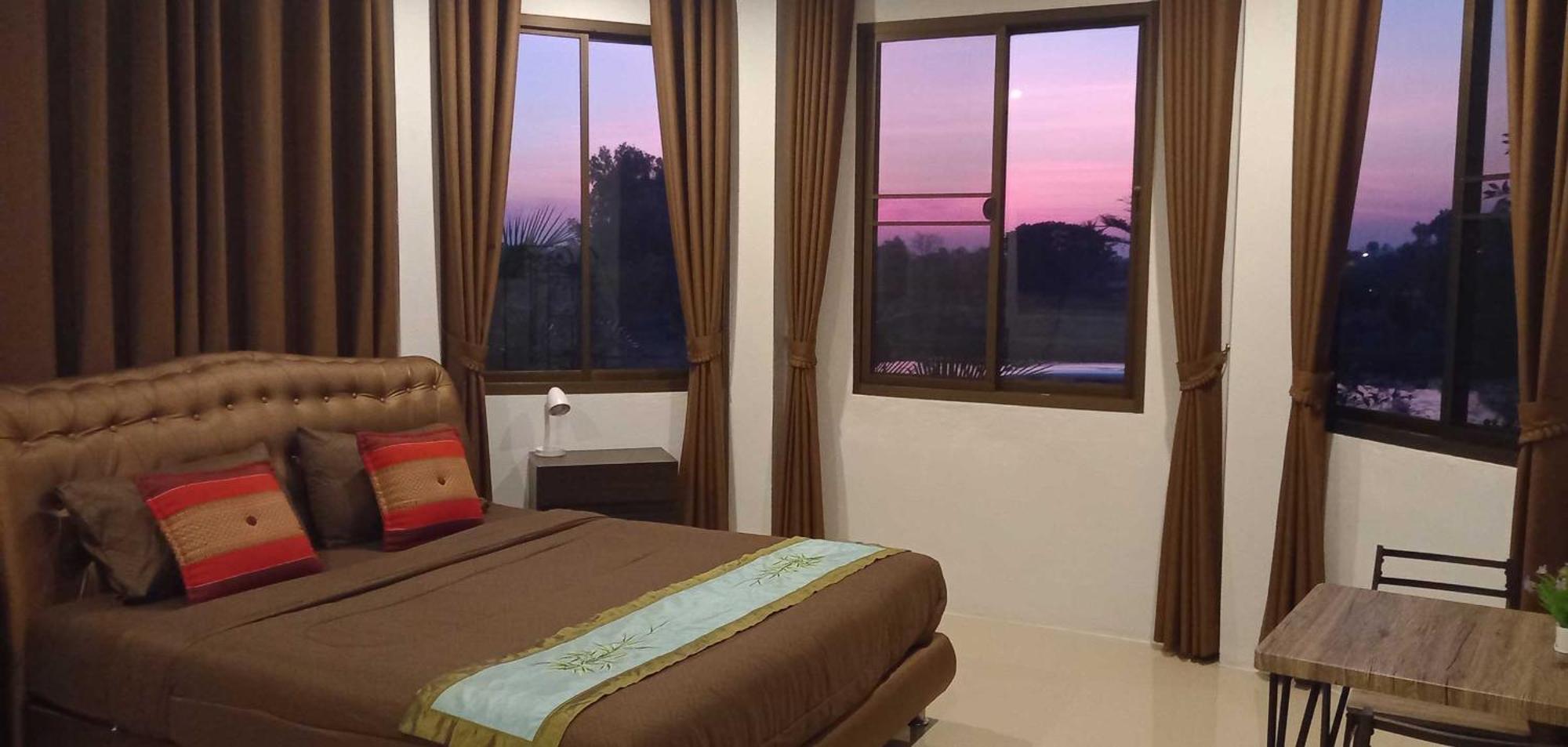 Kumphawapi Bua Daeng Homestay Resort מראה חיצוני תמונה